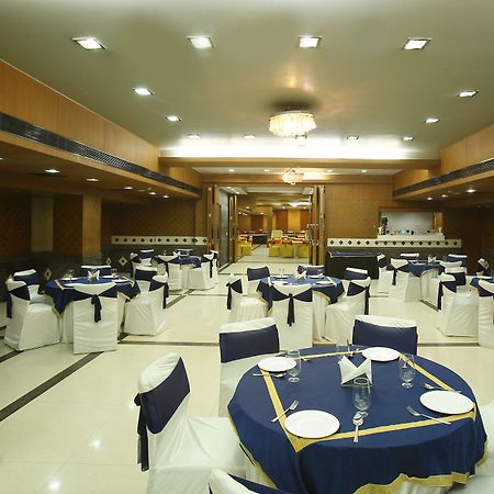 Emblem Hotel Sector 14 Ґурґаон Екстер'єр фото