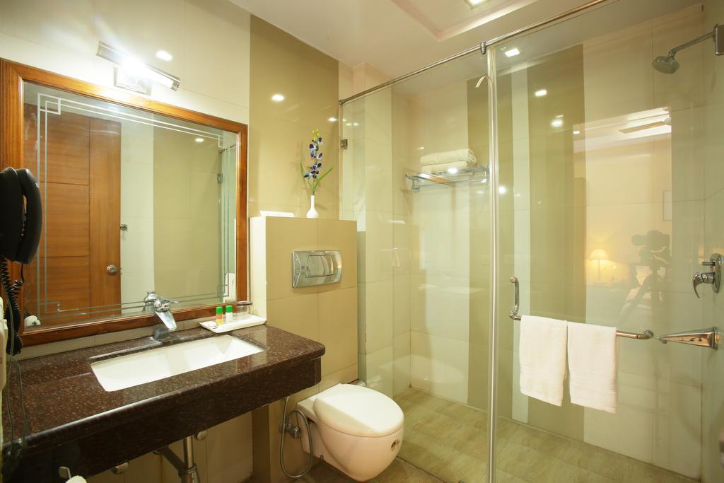 Emblem Hotel Sector 14 Ґурґаон Екстер'єр фото