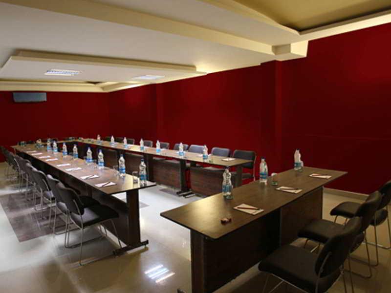 Emblem Hotel Sector 14 Ґурґаон Бізнес фото