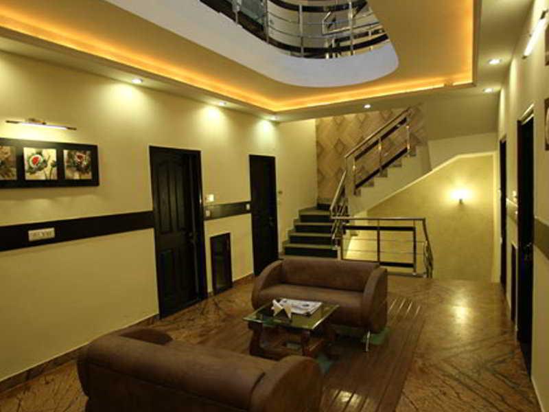Emblem Hotel Sector 14 Ґурґаон Екстер'єр фото
