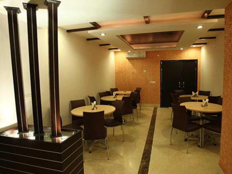 Emblem Hotel Sector 14 Ґурґаон Екстер'єр фото