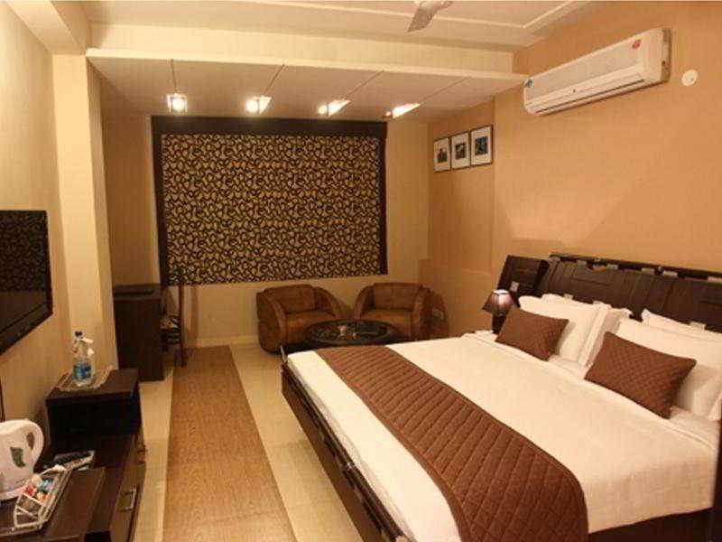 Emblem Hotel Sector 14 Ґурґаон Номер фото