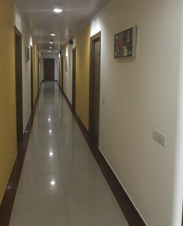 Emblem Hotel Sector 14 Ґурґаон Екстер'єр фото