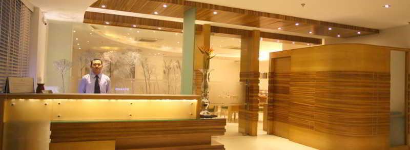 Emblem Hotel Sector 14 Ґурґаон Екстер'єр фото