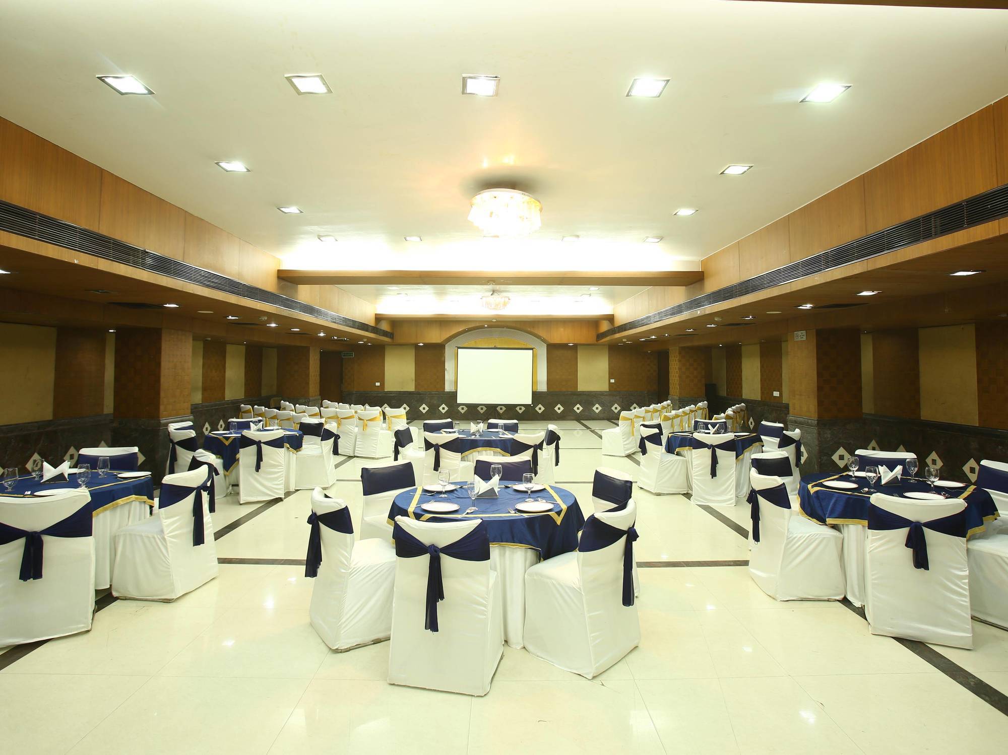 Emblem Hotel Sector 14 Ґурґаон Екстер'єр фото