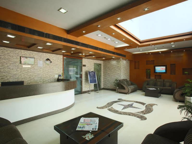 Emblem Hotel Sector 14 Ґурґаон Екстер'єр фото