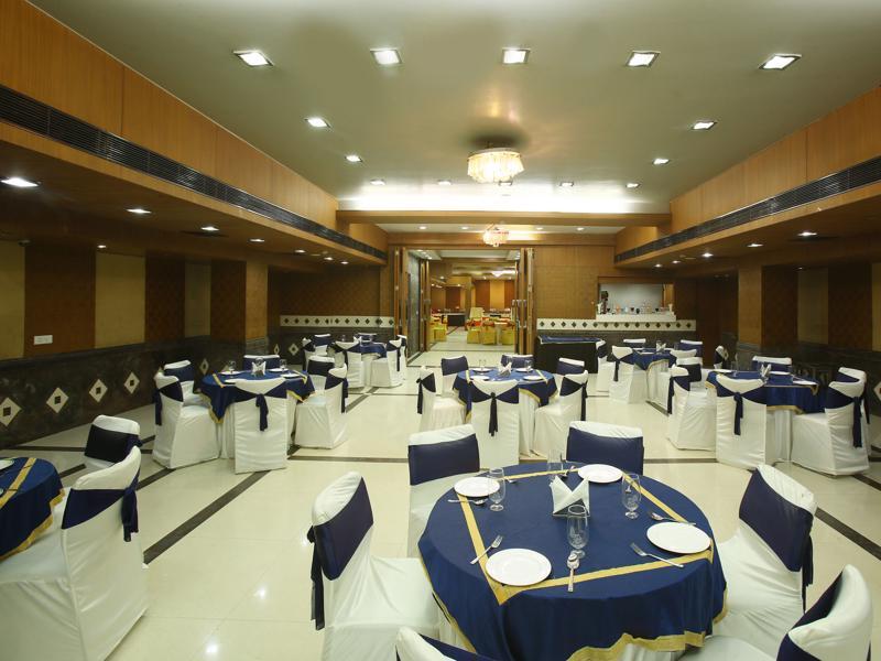 Emblem Hotel Sector 14 Ґурґаон Екстер'єр фото