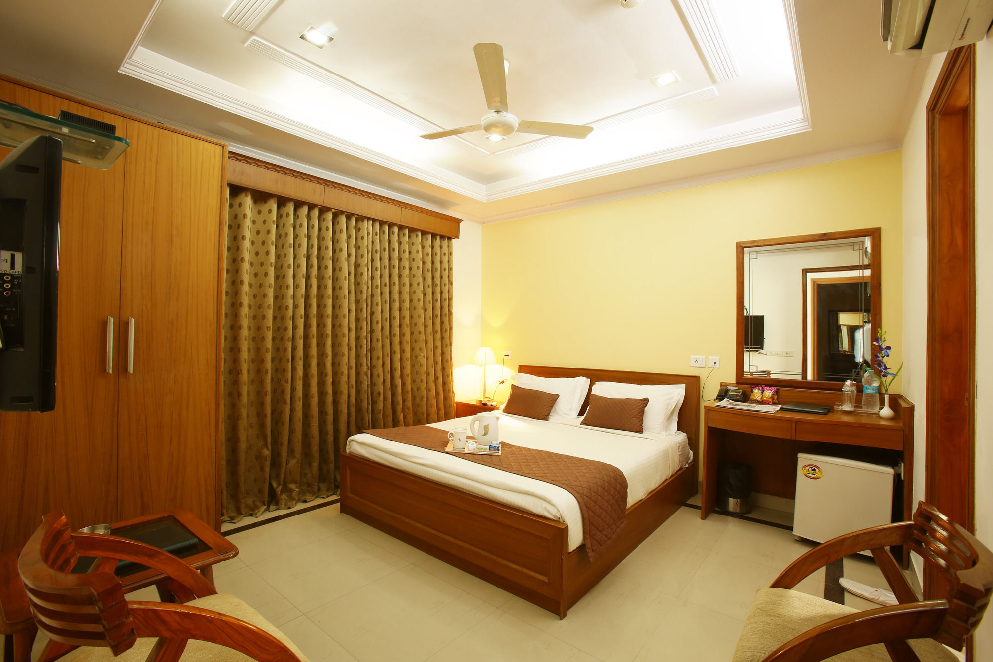 Emblem Hotel Sector 14 Ґурґаон Екстер'єр фото
