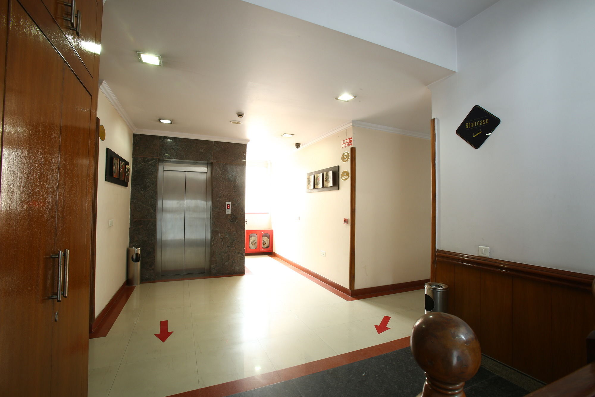 Emblem Hotel Sector 14 Ґурґаон Екстер'єр фото