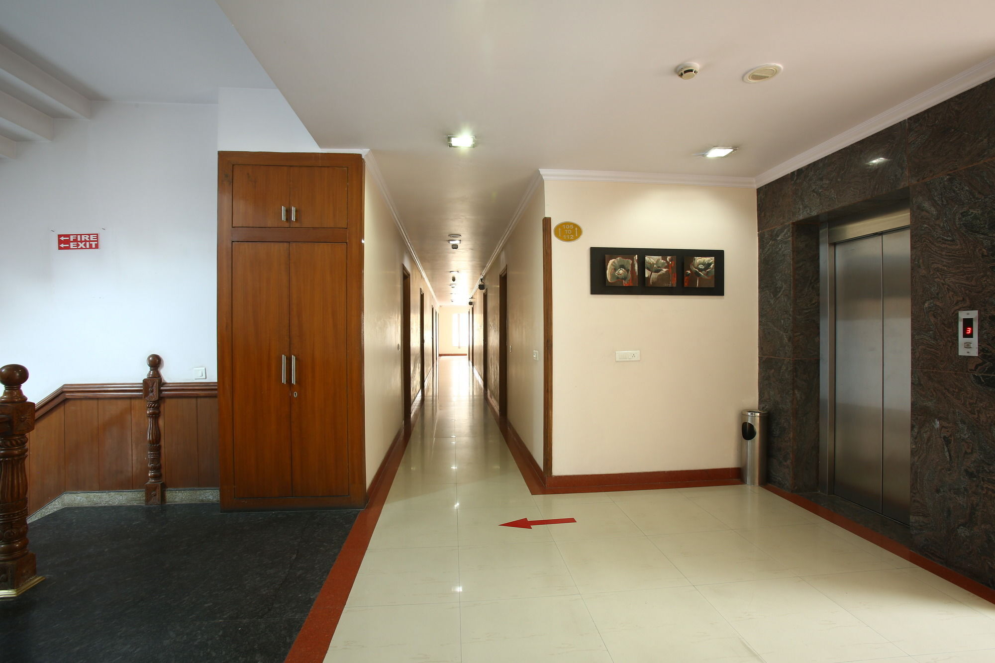 Emblem Hotel Sector 14 Ґурґаон Екстер'єр фото