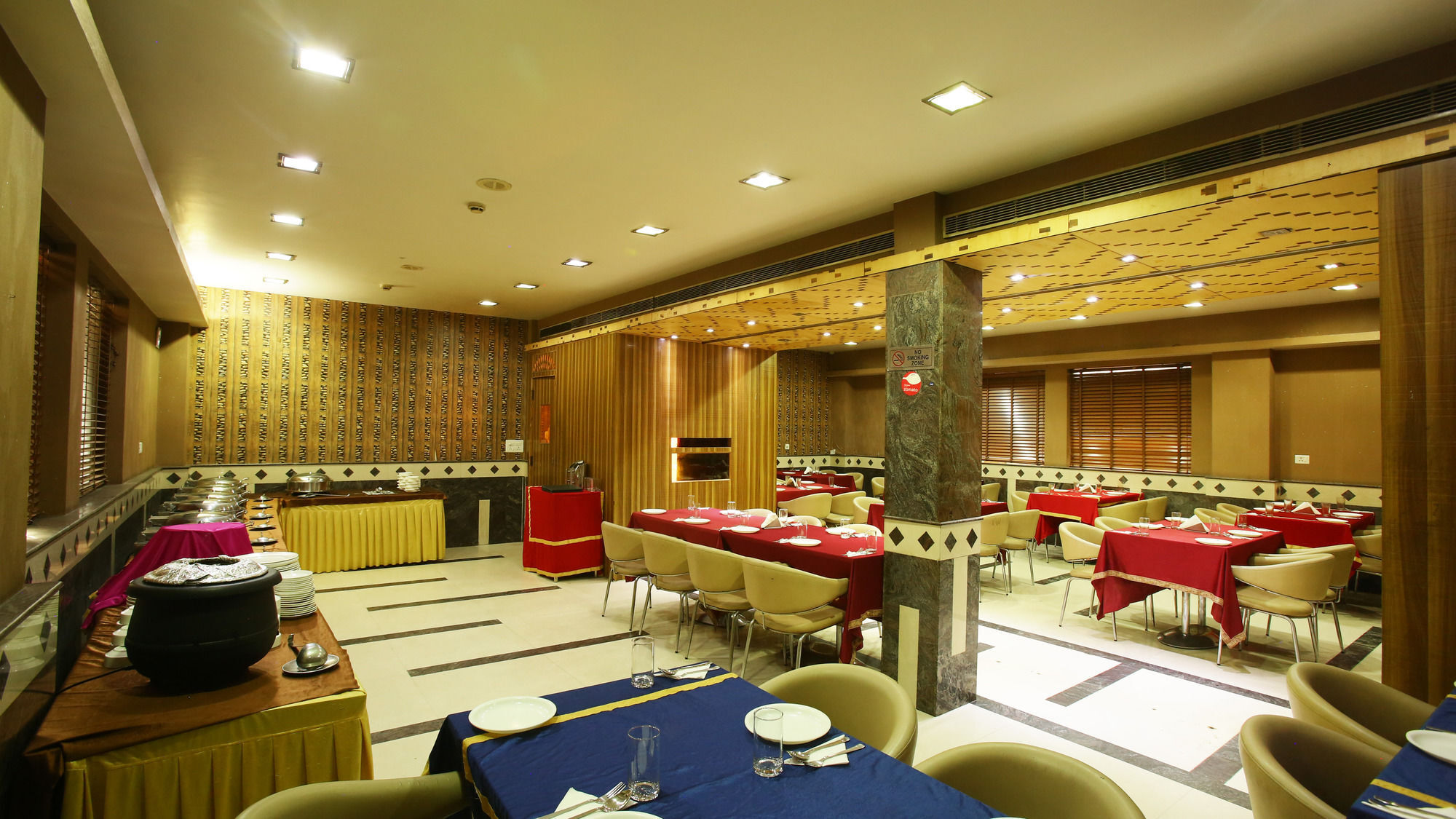 Emblem Hotel Sector 14 Ґурґаон Екстер'єр фото