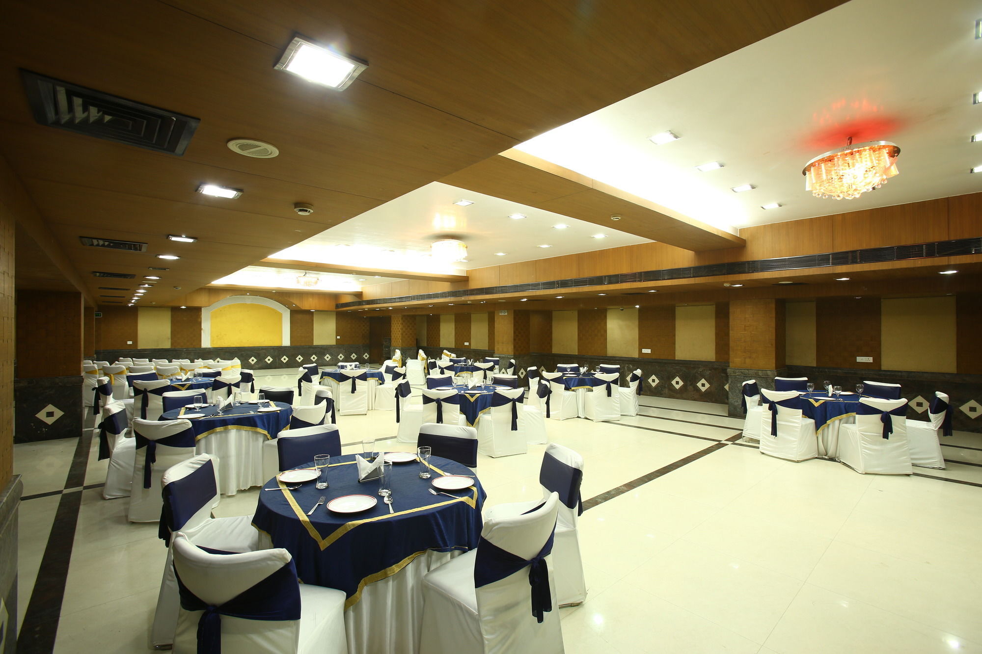 Emblem Hotel Sector 14 Ґурґаон Екстер'єр фото