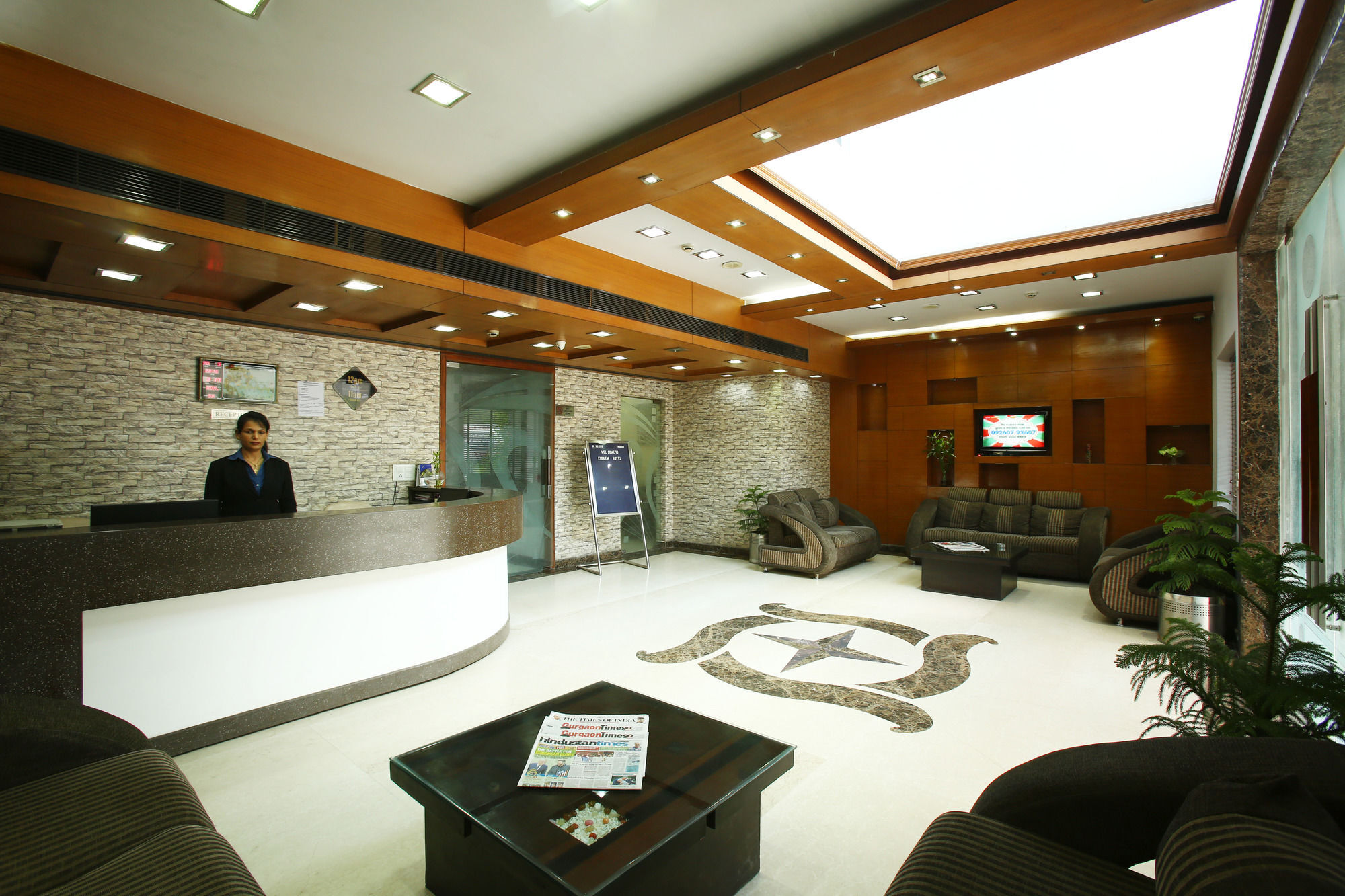 Emblem Hotel Sector 14 Ґурґаон Екстер'єр фото
