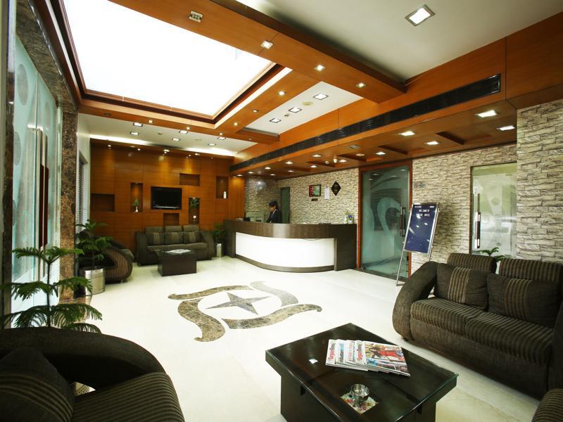 Emblem Hotel Sector 14 Ґурґаон Екстер'єр фото