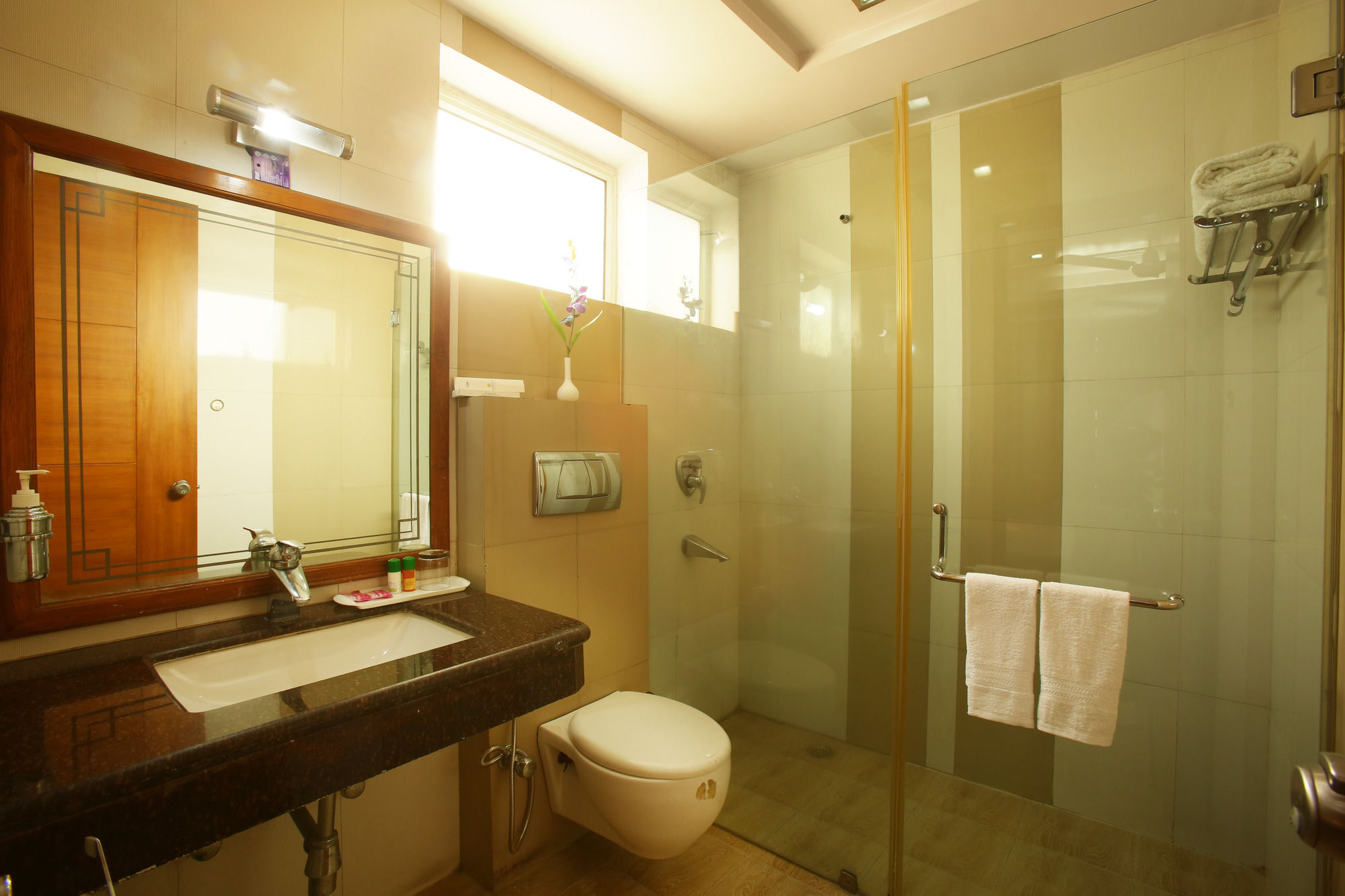 Emblem Hotel Sector 14 Ґурґаон Екстер'єр фото