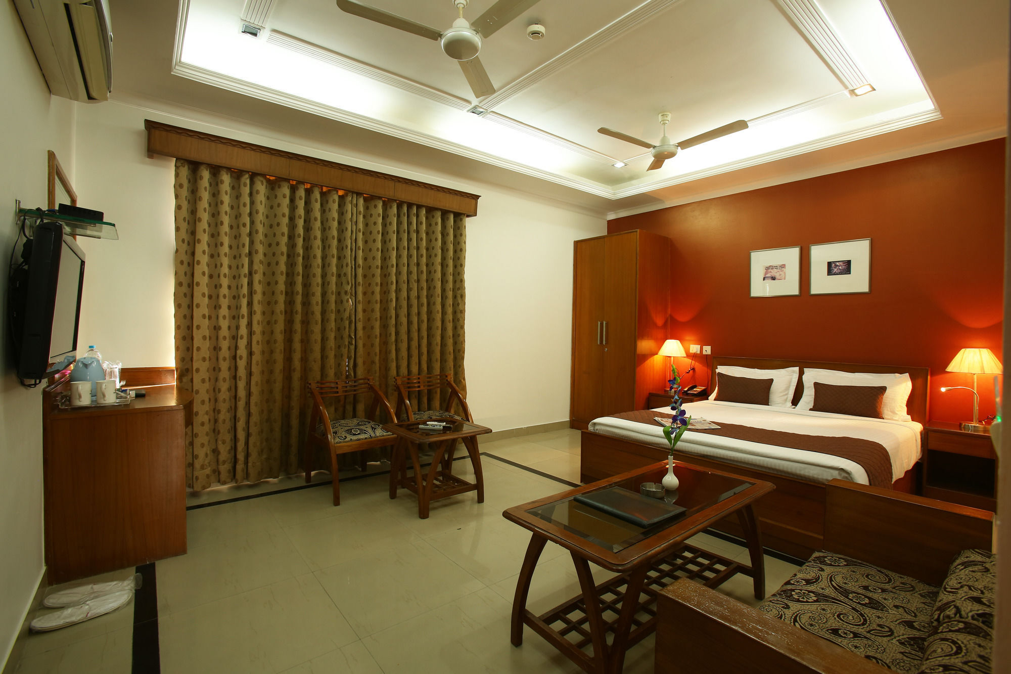 Emblem Hotel Sector 14 Ґурґаон Екстер'єр фото
