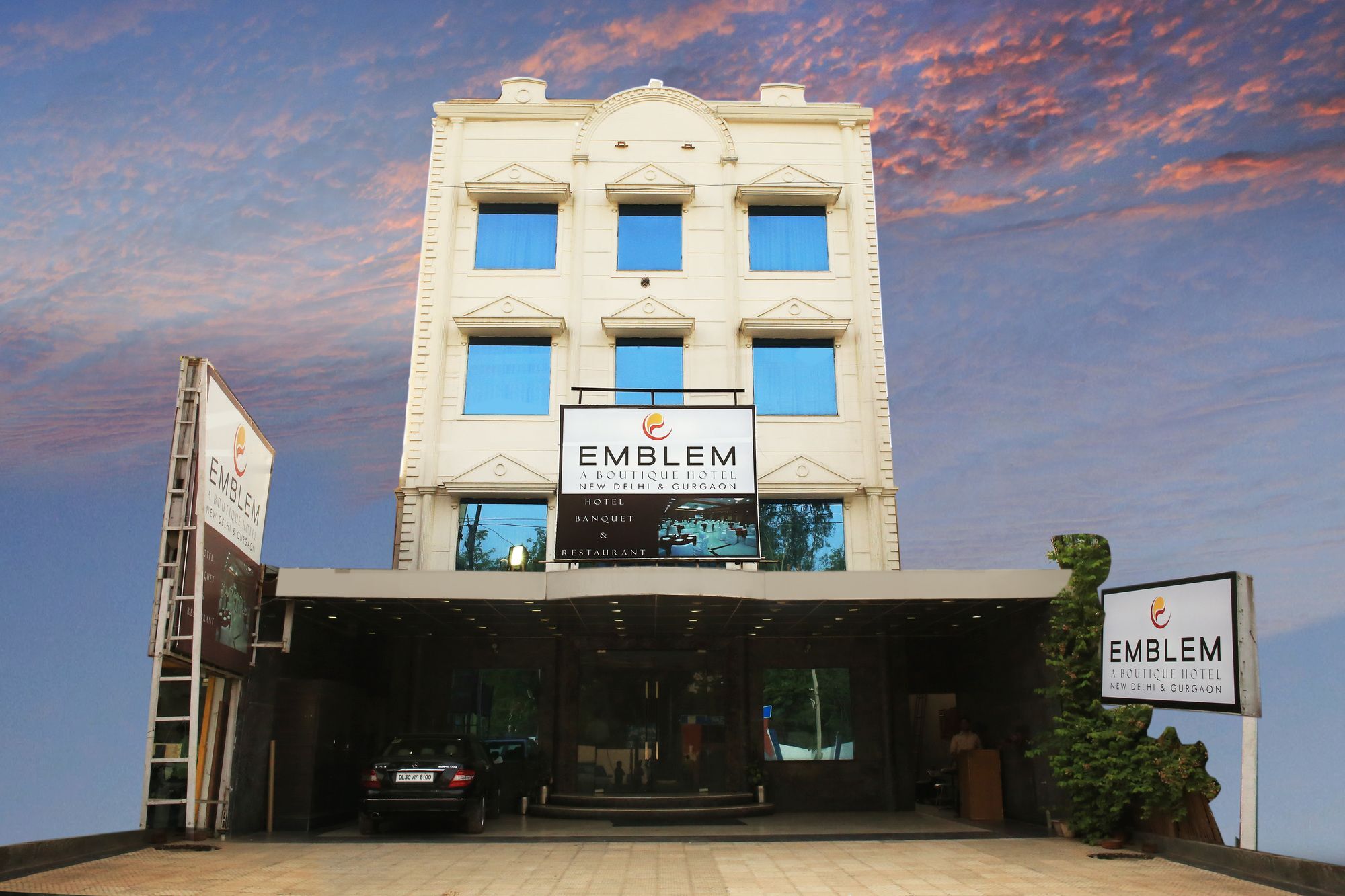 Emblem Hotel Sector 14 Ґурґаон Екстер'єр фото